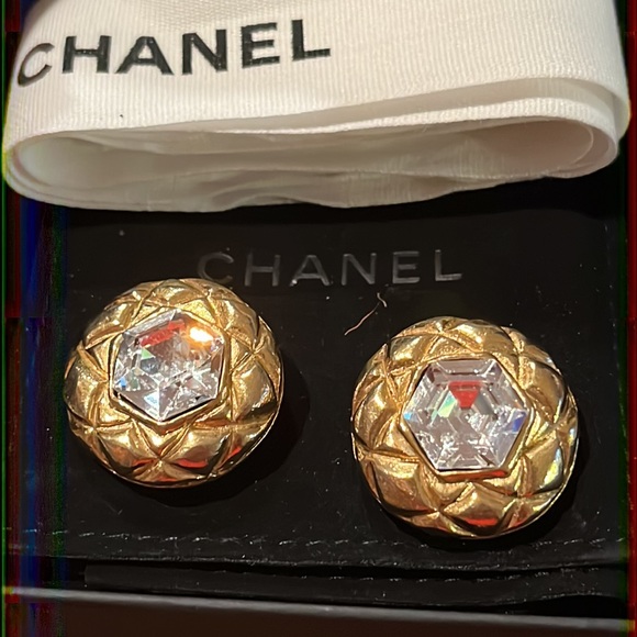 Stunning authentic vintage Chanel faceted crystal & gold clip on earrings & box - Picture 17 of 17